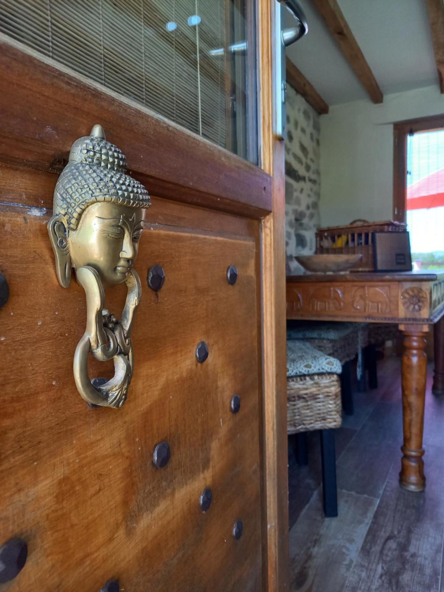 Un Parfum De Thailande, Ressourcement Et Massages Curemonte Eksteriør billede